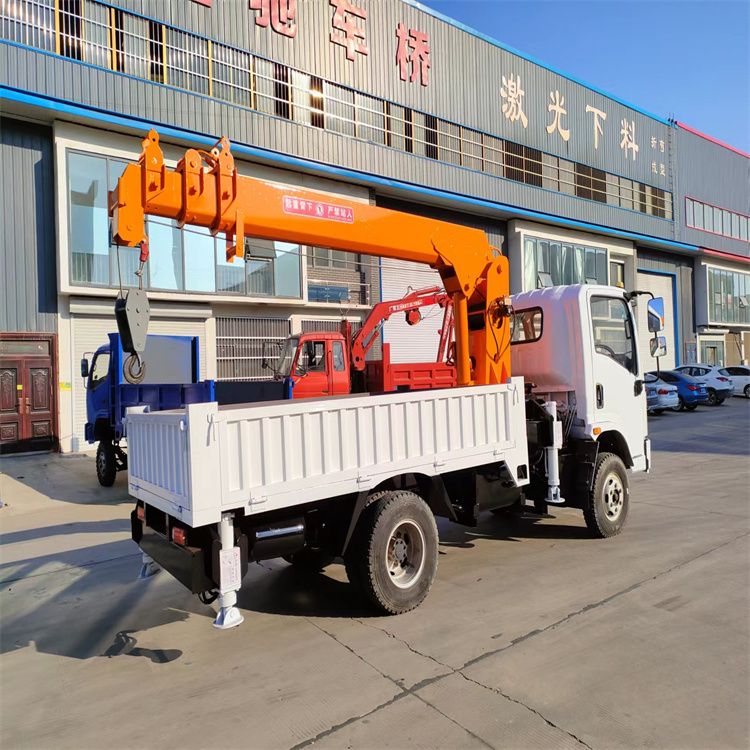 新港乡三轮随车吊定制 农用改装机自备吊中瑞长期出售